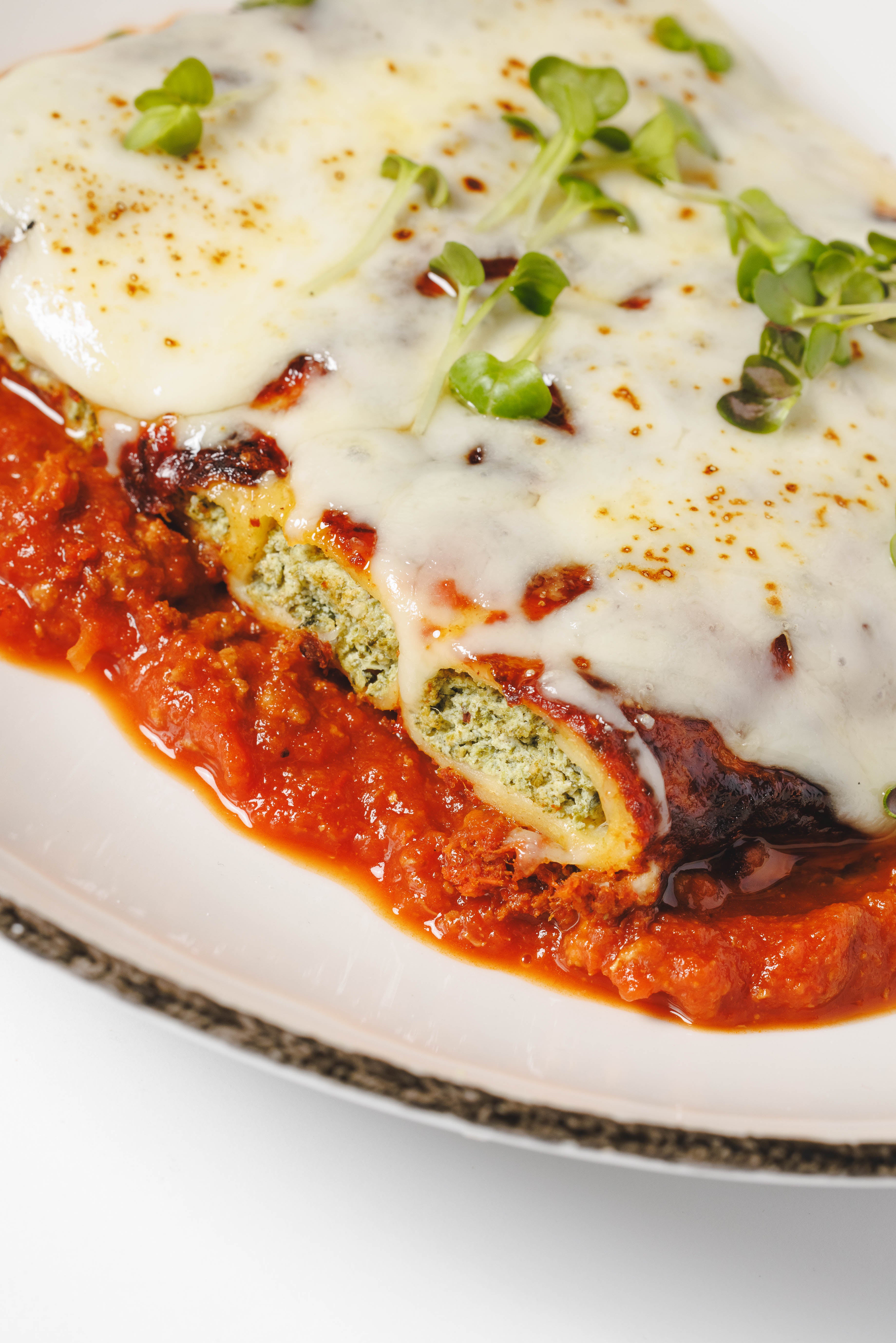 Канелоні зі шпинатом та сиром рікотта