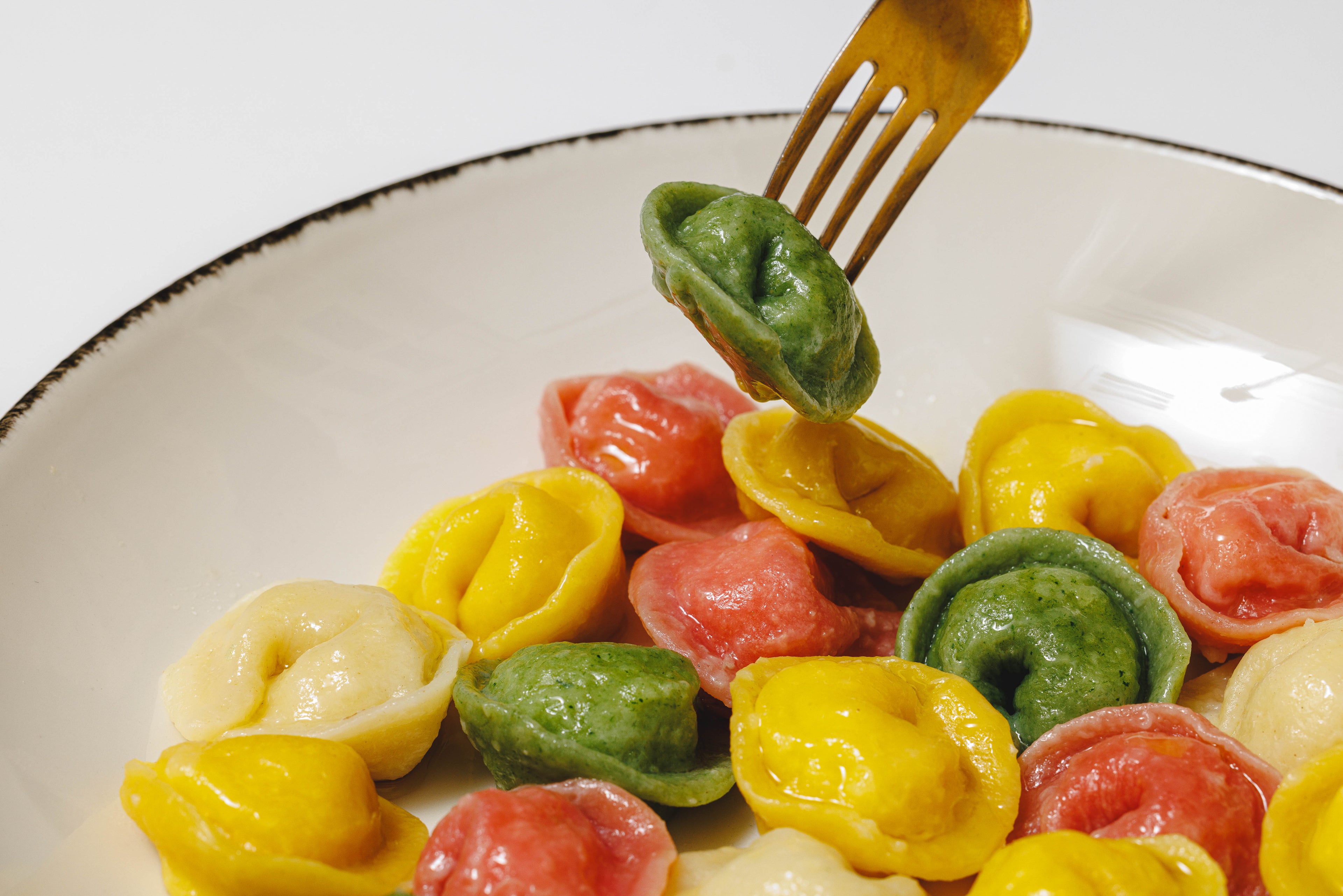 Пельмені різнокольорові з куркою