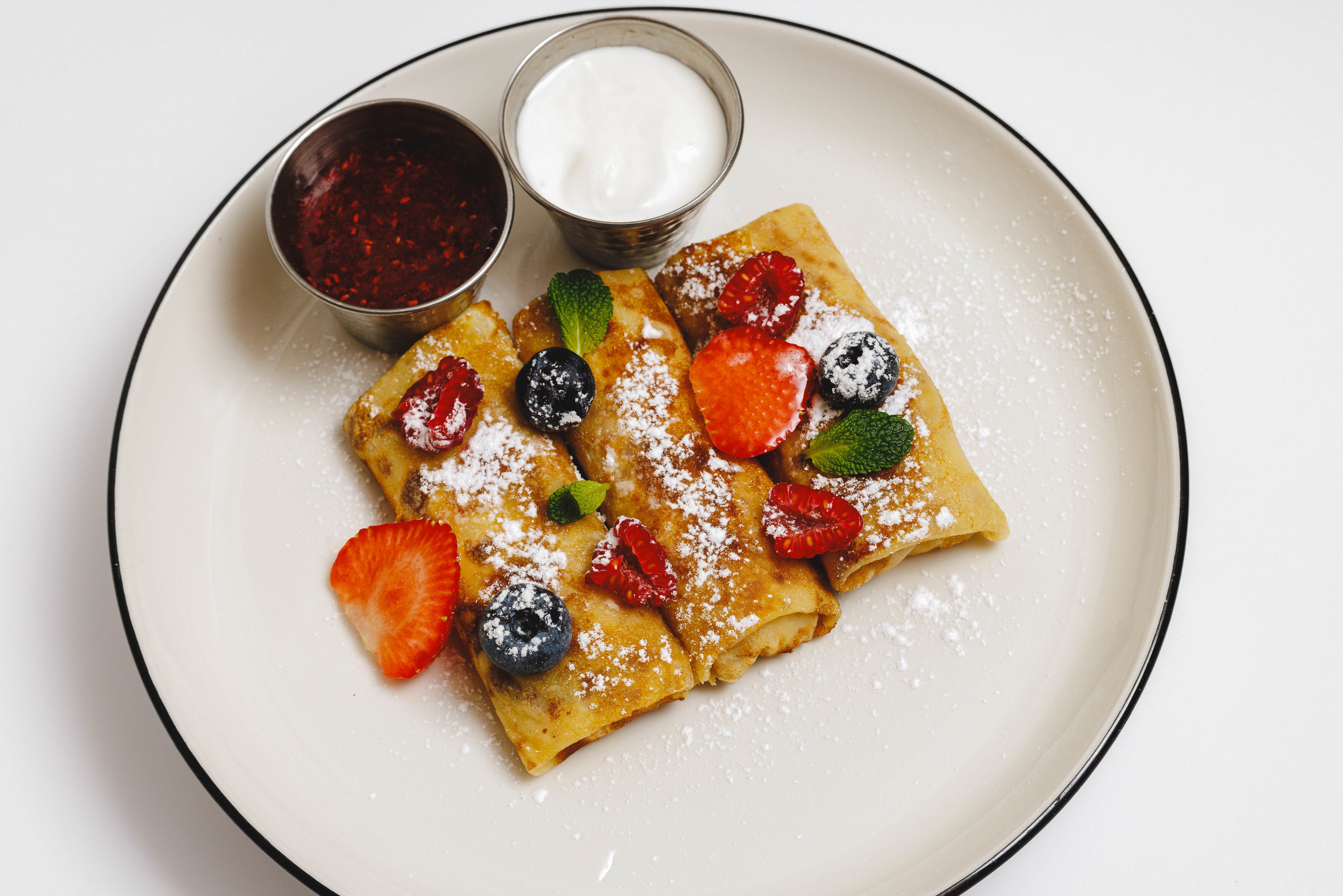 Млинці з сиром і родзинками